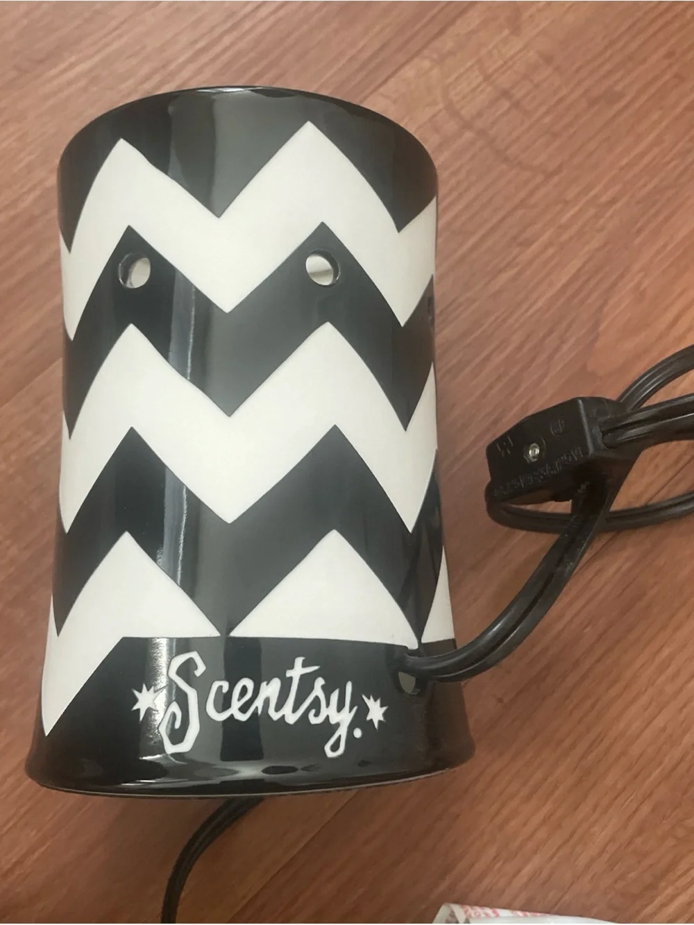 Scentsy Black & White Chevron Electric Fragrance Warmer